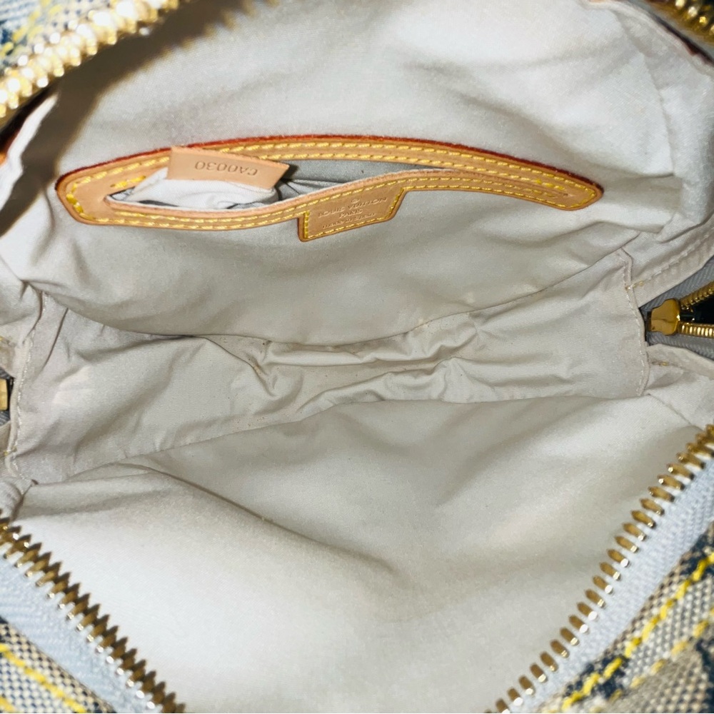 Louis Vuitton: Round Monogram LV Mini Crossbody Bag (seen on Ariana Grande) - Picture 14 of 16